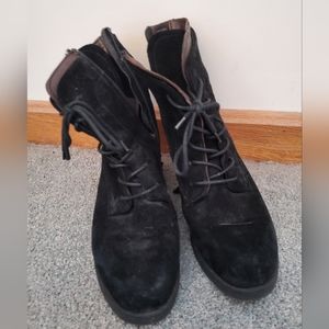 MIZ Mooz Suede Boots